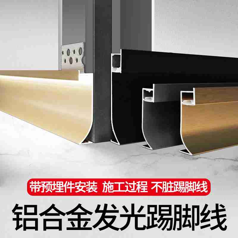 “智警小珞”人形机器人和小朋友们斗舞。长江日报记者史伟 摄